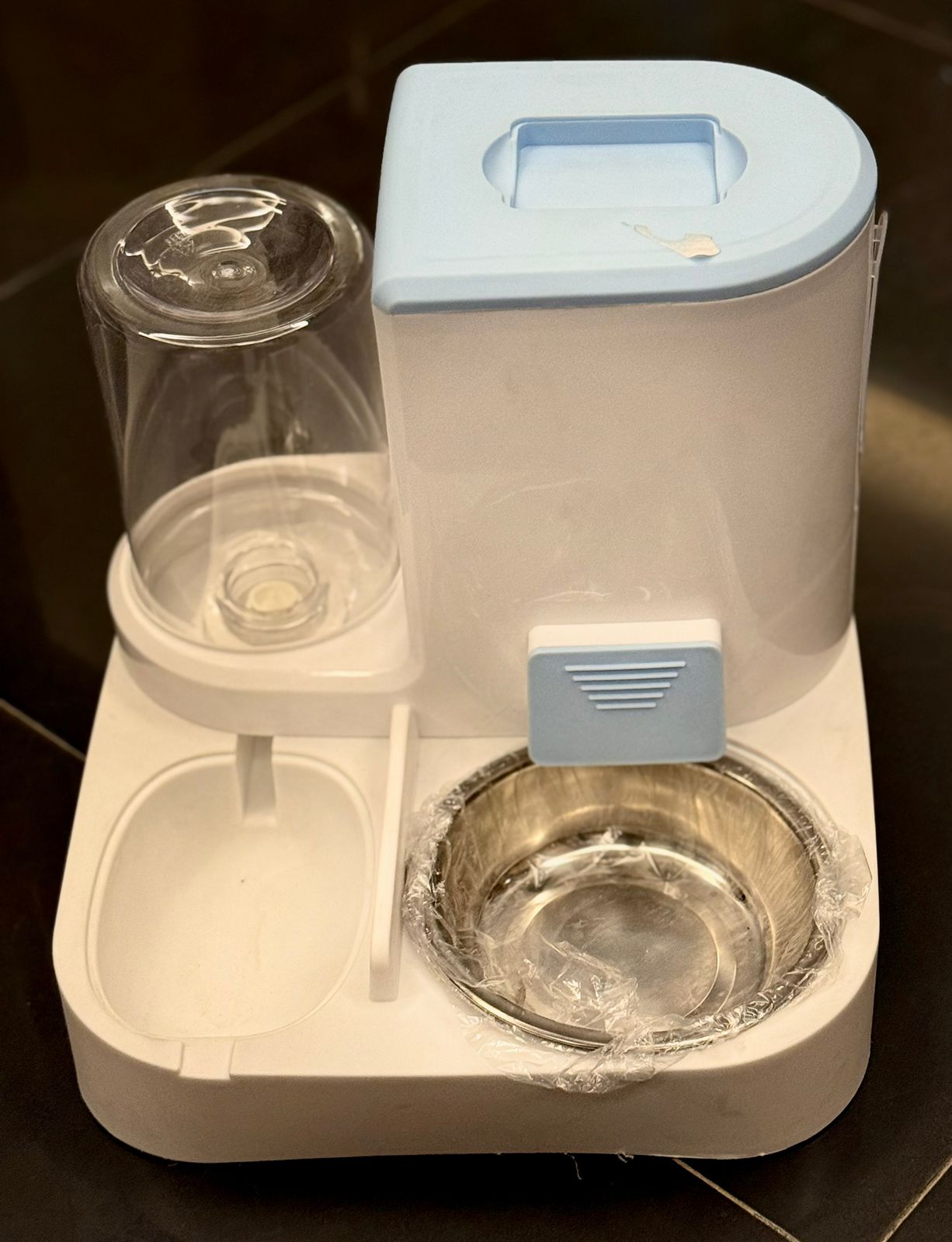 طبق أكل كبير بحافظة